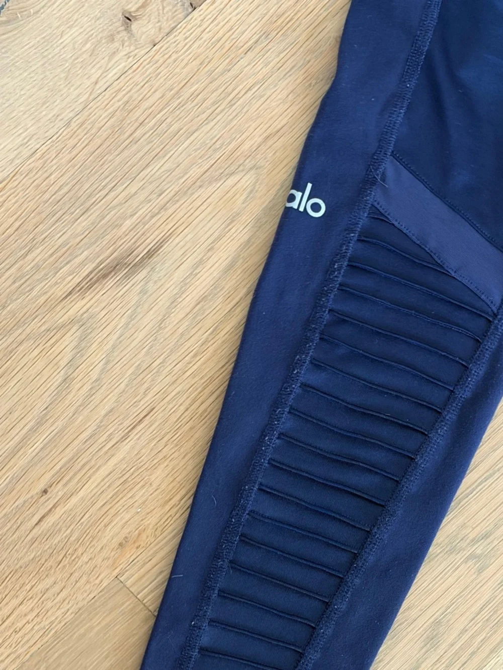 ALO Yoga Navy Leggings with Ribbed Detail WOMEN'S SMALL S